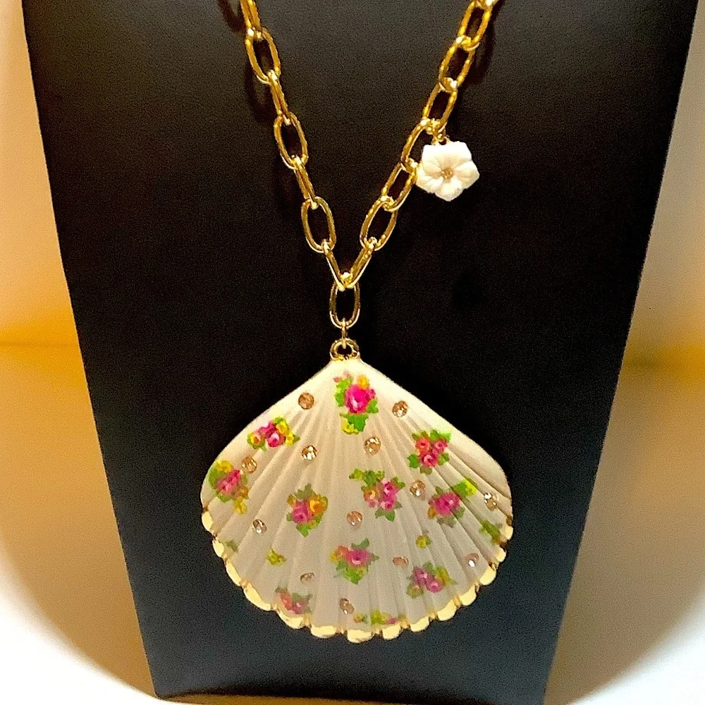 Betsey Johnson Shell Yeah Seashell Pendant Necklace New